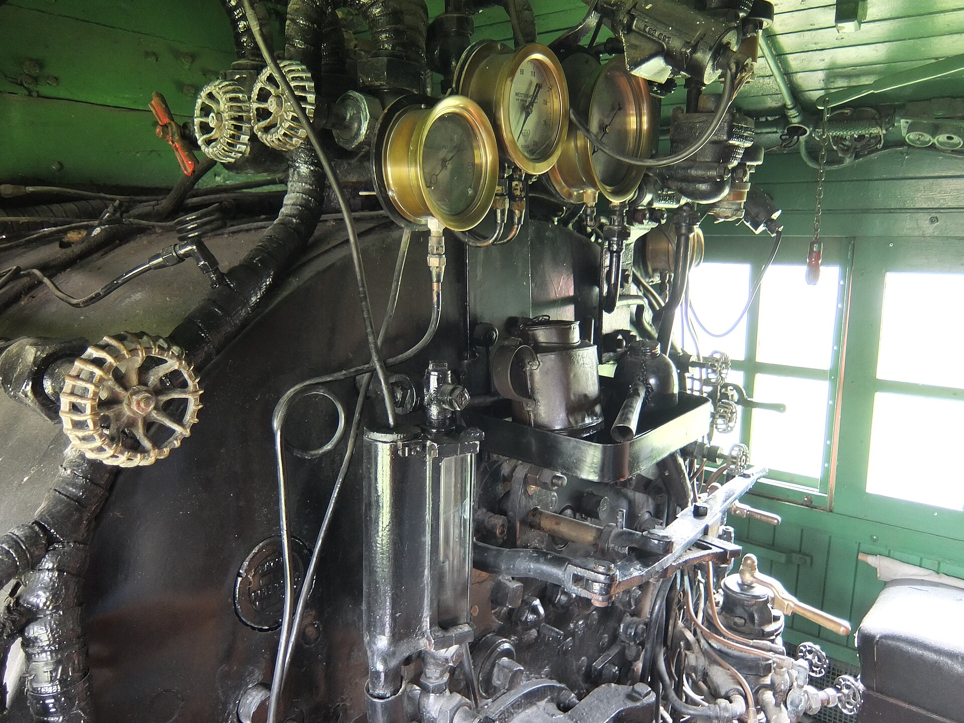 Rustic driving controls of the steam locomotive (26262898393)